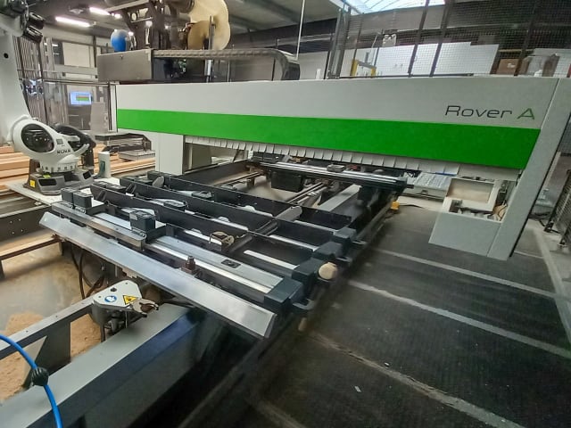 Centro de maquinação com automação BIESSE + KUKA ROVER A + KR210 R3100