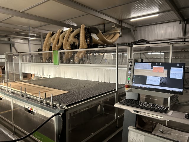 Centro di lavoro con piano NESTING BIESSE EXCEL