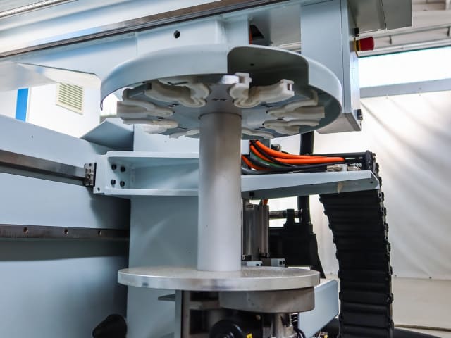 CNC Machine Centres With Pod And Rail WEEKE VENTURE 3