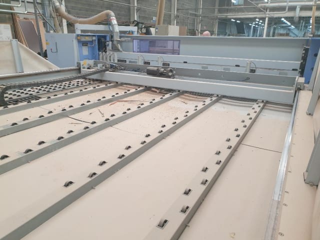 Sezionatrice carico frontale HOLZMA HPP300/38/38