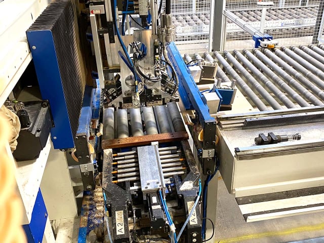 钻孔与嵌入生产线 PRIESS BAT-DTW-CNC
