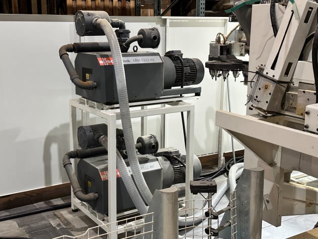 Centro di lavoro con piano NESTING SCM M600 F