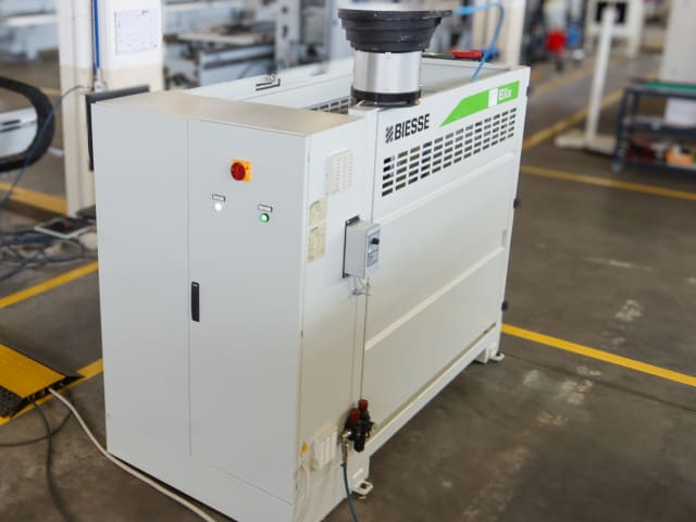 Horizontale Durchlaufbohr- und Dübeleintreibanlage BIESSE ELIX