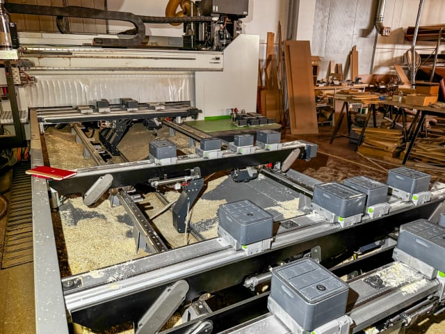 CNC Machine Centres For Routing, Drilling And Edgebanding. BIESSE ROVER B EDGE 1950