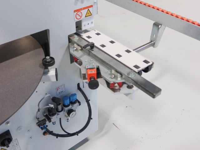Einseitige Kantenanleimmaschine HOLZHER STREAMER 1057