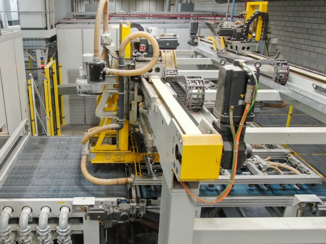 Squaring Lines KRAFT + AVERCON + FRAXINUS FLOORING PRODUCTION LINE