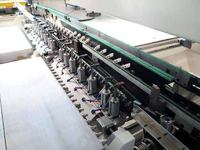 Máquina flexible de perforación e inserción MORBIDELLI AUTHOR 912