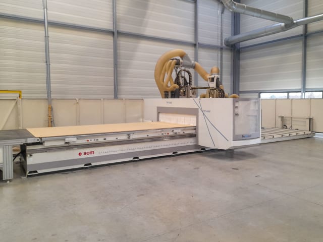 Centro di lavoro con piano NESTING SCM ACCORD 40