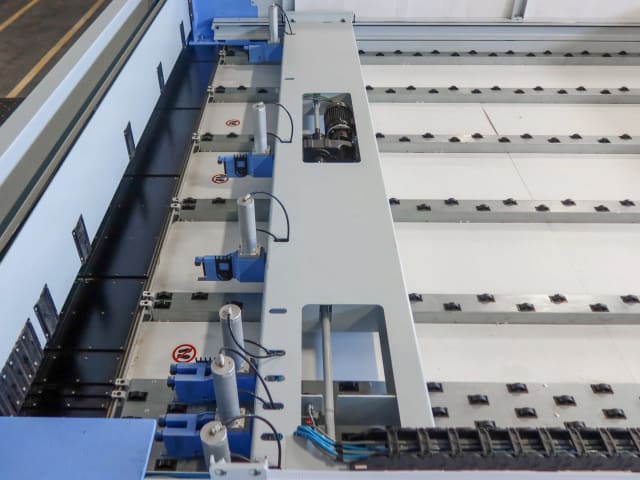 Scie À Panneaux À Chargement Frontal HOLZMA HPP 250/38/38