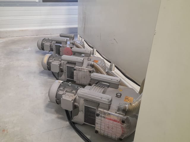 Centro di lavoro con piano NESTING SCM ACCORD 40