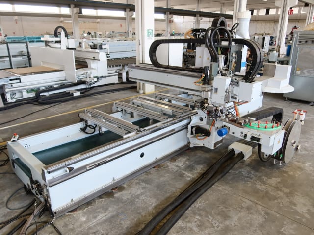 CNC Machine Centers For Routing, Drilling And Edgebanding. HOMAG BAZ 322/40/K