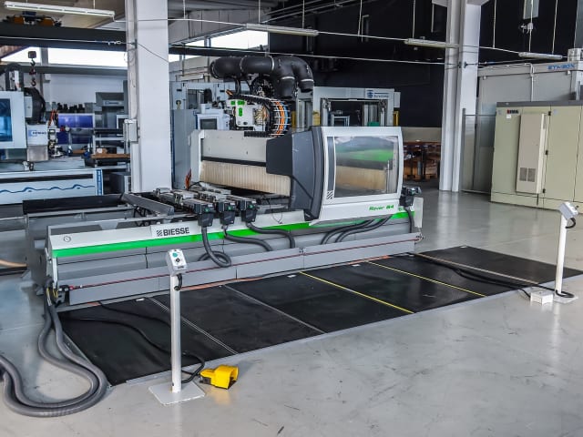 Обрабатывающий Центр С Присосами BIESSE ROVER B 4.40