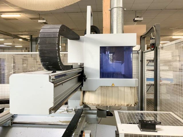 CNC Machine Centres With Pod And Rail WEEKE VENTURE 2M