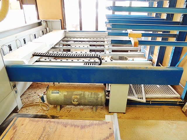 Sezionatrice carico frontale HOLZMA HPP 380/38/31