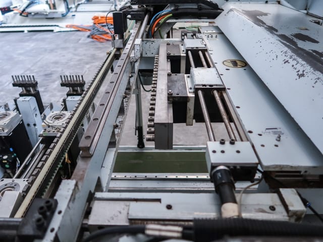 Aвтоматический дыропробивной станок WEEKE BST 500