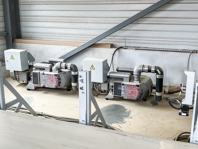 Bearbeitungszentrum mit Nestingtisch HOLZHER DYNESTIC 7535
