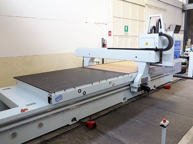 CNC Machine Center with NESTING Table WEEKE BHP 210