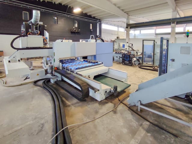 CNC Machine Centres For Routing, Drilling And Edgebanding. HOMAG BMG 512/40/15/F/V/K