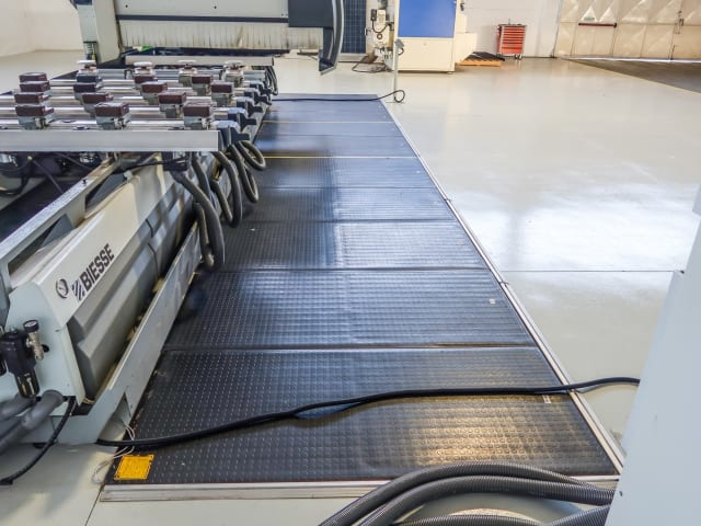 Centre d'usinage à ventouses BIESSE ROVER B 7.65 ATS