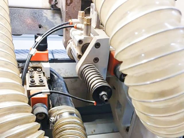 Einseitige Kantenanleimmaschine BIESSE AKRON 440