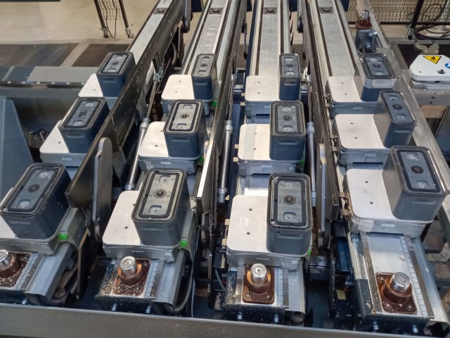 Centro de mecanizado con automatización. BIESSE + KUKA ROVER A + KR210 R3100