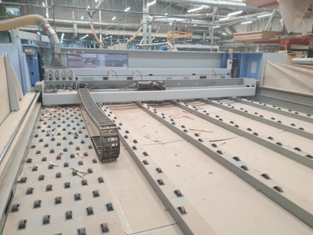 Sezionatrice carico frontale HOLZMA HPP300/38/38