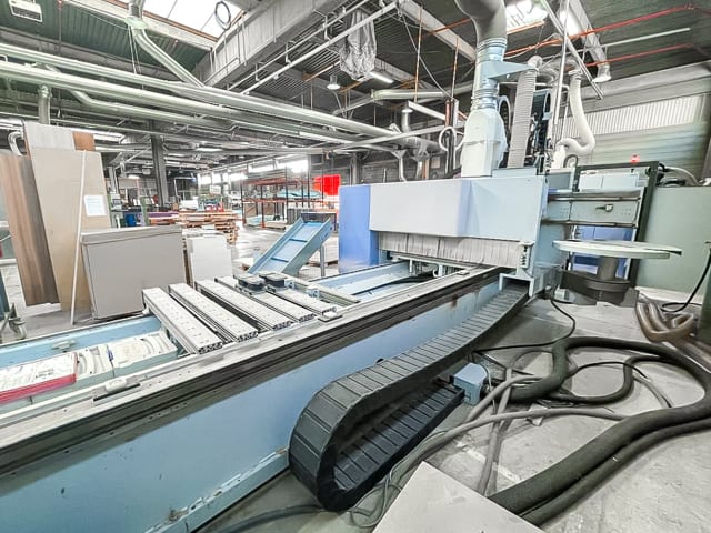Bearbeitungszentrum mit Kantenverleimung HOMAG BMG311 VENTURE320XXL