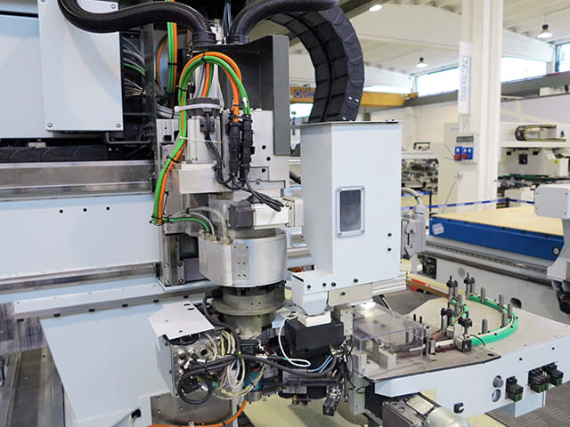 CNC Machine Centres For Routing, Drilling And Edgebanding. HOMAG BAZ 322/60/AP