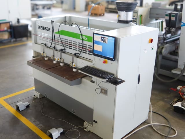 Horizontale Durchlaufbohr- und Dübeleintreibanlage BIESSE ELIX