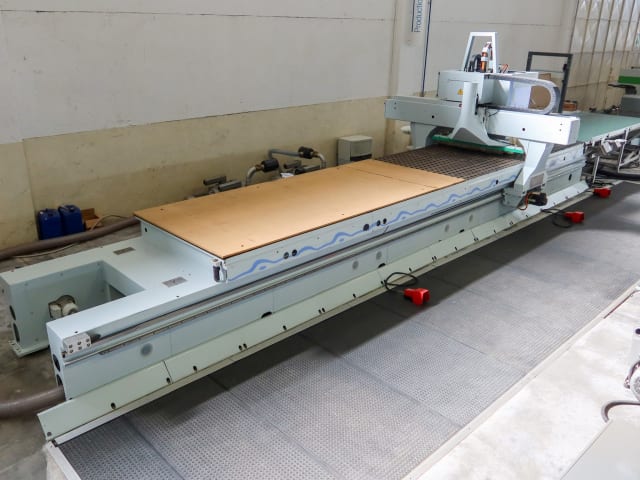 Centro di lavoro con piano NESTING WEEKE BHP 200