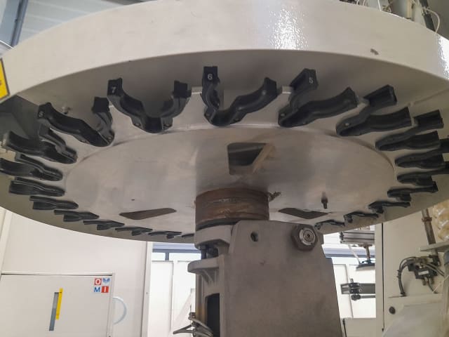 Centro di lavoro con piano NESTING SCM ACCORD 40