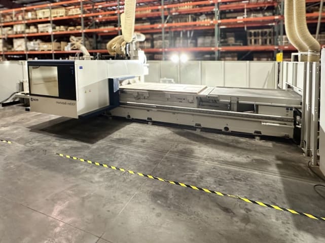 Centro di lavoro con piano NESTING SCM M600 F