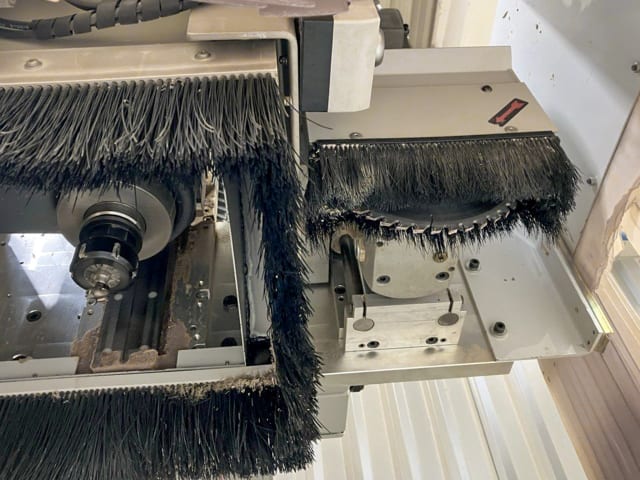 Centre d'usinage à ventouses HOLZHER ECO MASTER 7120
