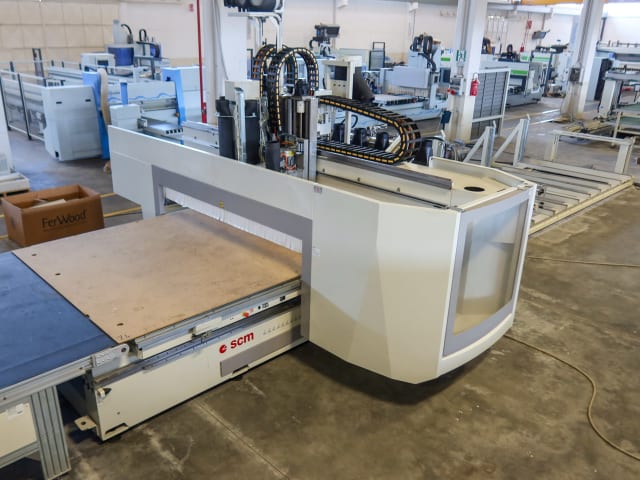 Centro di lavoro con piano NESTING SCM ACCORD 40