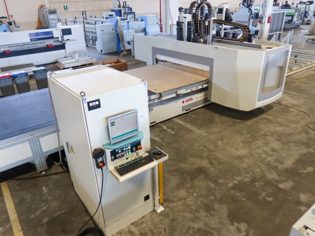 Centro di lavoro con piano NESTING SCM ACCORD 40