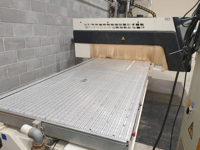 Bearbeitungszentrum mit Nestingtisch SCM RECORD 125
