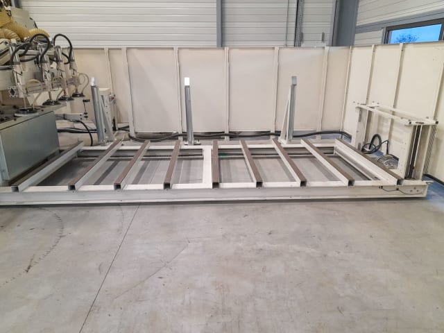 Centro di lavoro con piano NESTING SCM ACCORD 40