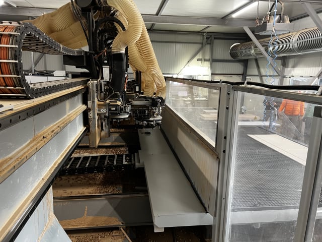 Centro di lavoro con piano NESTING BIESSE EXCEL