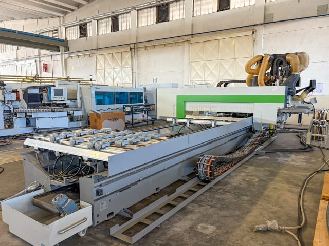 CNC Machine Centres For Routing, Drilling And Edgebanding. BIESSE ROVER B 1984 G EDGE