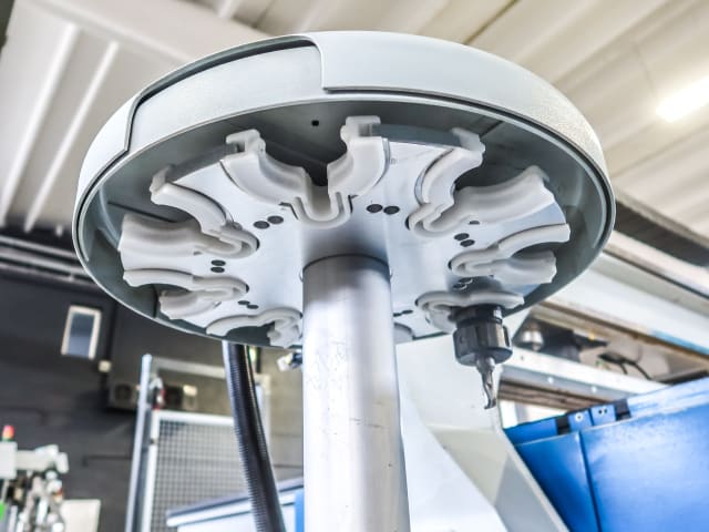 네스팅 작업대가 있는 머시닝 센터 WEEKE BHP 210
