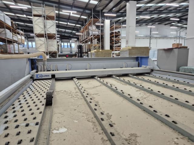 Plattensäge – Beschickung von vorne HOLZMA HPP250/43/43