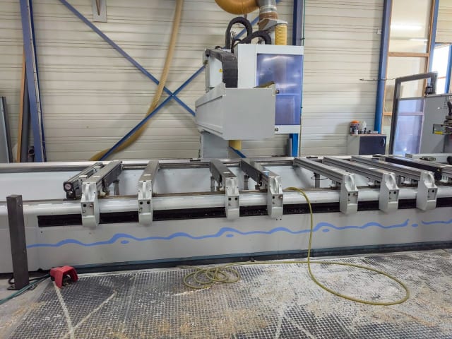 CNC Machine Centers For Routing, Drilling And Edgebanding. HOMAG BAZ 211/VENTURE 20L