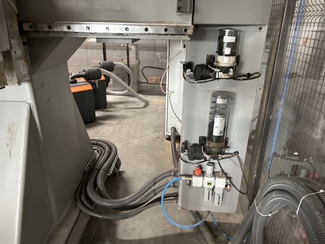 Centro di lavoro con piano NESTING BIESSE EXCEL