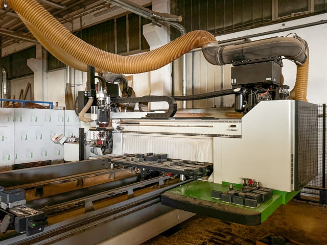 CNC Machine Centres For Routing, Drilling And Edgebanding. BIESSE ROVER B EDGE 1950