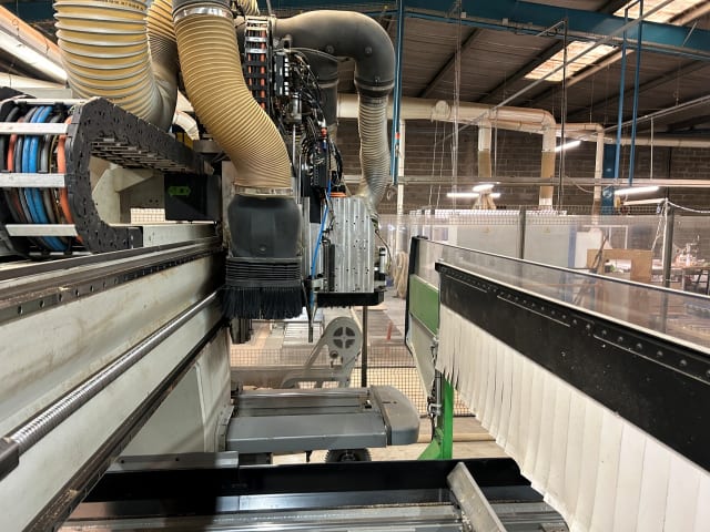 CNC Machine Centres For Routing, Drilling And Edgebanding. BIESSE Rover C EDGE 6.65