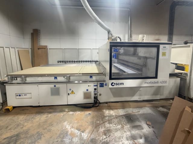 Centro di lavoro con piano NESTING SCM MORBIDELLI N200