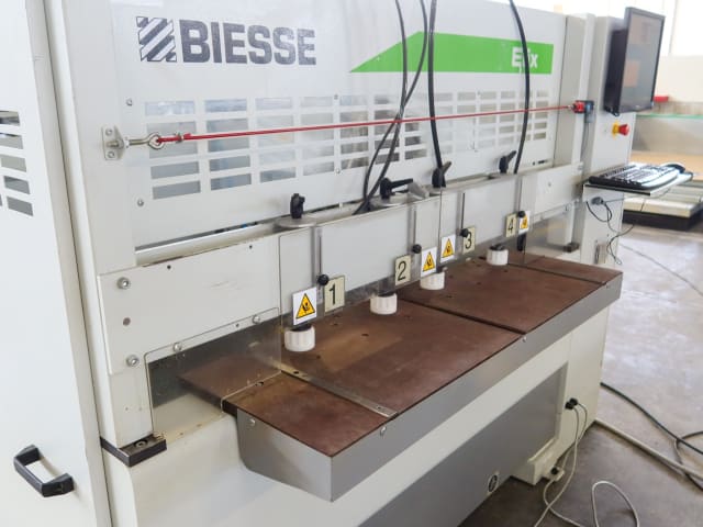 Horizontale Durchlaufbohr- und Dübeleintreibanlage BIESSE ELIX