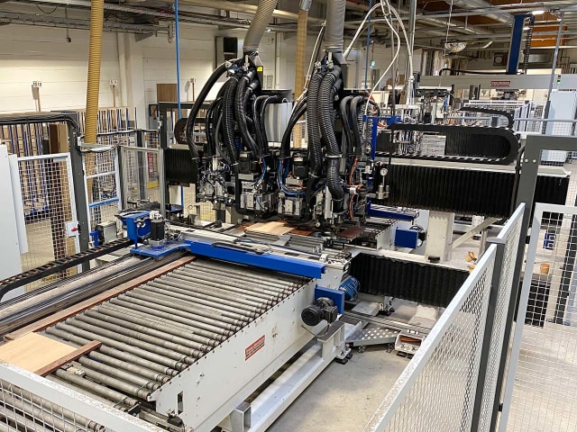 钻孔与嵌入生产线 PRIESS BAT-DTW-CNC