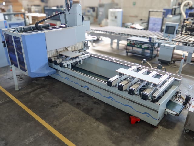 Centra Obróbcze Z Oklejaniem Krawędzi HOMAG BMG 311 VENTURE 320 L