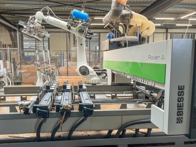 Centrum obróbcze z automatyzacją BIESSE + KUKA ROVER A + KR210 R3100